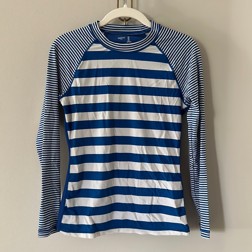 Women’s Gap sun shirt- size S